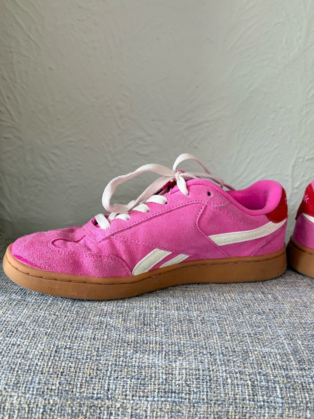 Pink Reeboks!  Size 8.5. - Picture 9 of 14